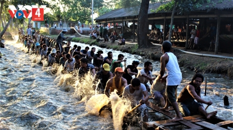 Phát triển du lịch gắn với văn hóa bản địa