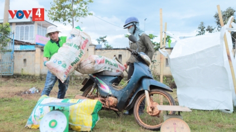 Chiến dịch Môi trường sạch – Cuộc sống xanh: thu gom vỏ thuốc bảo vệ thực vật đổi bột ngot, dầu ăn 