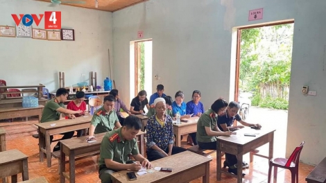 Bắc Kạn phổ cập điện thoại thông minh cho người trưởng thành 