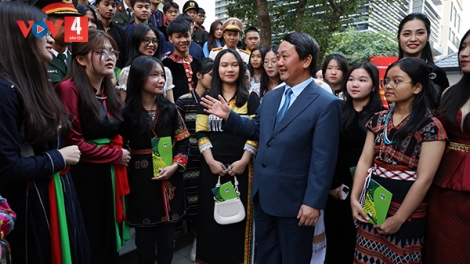 Bộ trưởng, Chủ nhiệm Hầu A Lềnh gặp mặt đoàn học sinh, sinh viên, thanh niên DTTS xuất sắc, tiêu biểu năm 2023