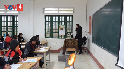  Sa Pa giữ ấm cho học sinh dưới thời tiết 6 độ C