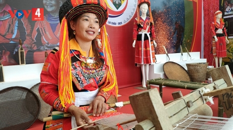 Bộ trang phục truyền thống tôn lên vẻ đẹp của phụ nữ Pà Thẻn 
