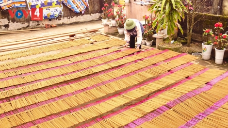 Tìm thảo dược núi rừng về làm hương thơm bán kiếm tiền tiêu tết