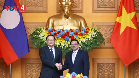 Thủ tướng Phạm Minh Chính đh’rứah lâng Thủ tướng Lào Sonexay Siphandone k’đhơợng bhrợ Hội nghị pazưm bhrợ Việt Nam - Lào