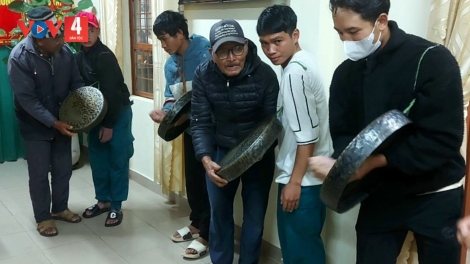 NGHỆ NHÂN T’COÓH T’HA LÂNG T’BHLÂNG PA CHOOM ĐOỌNG CHIING GOONG HA LANG P’NIÊN