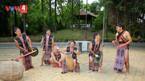 APÊÊ XƠỢNG ĐÀI LÂNG T'RUIH - T'RUIH LÂNG APÊÊ XƠỢNG ĐÀI