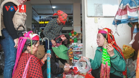 Rộn ràng phiên chợ cuối cùng trong năm ở vùng cao Bình Liêu 