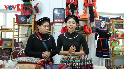 Người miền núi ứng dụng công nghệ quảng bá sản phẩm dân tộc