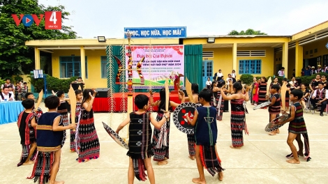 HỌC SINH CƠ TU TING PÂH T’NGAY BHUI HAR UH BHRỢ CH’NA ĐH’NĂH