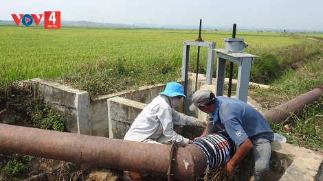 Kon Tum ngày đêm bơm nước chống hạn cho lúa vùng bán ngập thuỷ điện Yaly