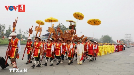 GIỖ TỔ HÙNG VƯƠNG 2024: R’RỘ R’RĂM BHIỆC ĐƠƠNG KIỆU CHÔ ĐỀN HÙNG