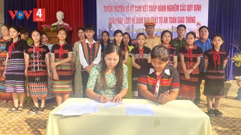 ACONH CĂN, HỌC SINH LÂNG GIÁO VIÊN ĐHỊ NAM GIANG KÝ BHA AR TỆÊM NGĂN C’LÂNG P’RANG