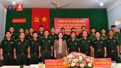 QUYỀN CHỦ TỊCH NƯỚC LƯM LÊY CĂN CỨ TRUNG ƯƠNG CỤC MIỀN NAM