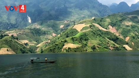 Dọc sông Đà ngắm bản làng mùa hạ