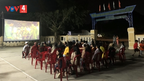 Chiếu phim về Bác Hồ phục vụ bà con vùng cao Thừa Thiên Huế
