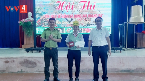 HỌC SINH NAM ĐÔNG THI “CHẤC LÊY NĂL OOY CRÂNG LÂNG A ĐHĂH A CHIM”