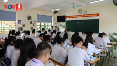 PAN SLI TỐT NGHIỆP CẤP 3: BẠI SLÌ LỦC SLƯ LÈO CHỨ