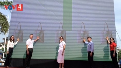 K’ĐƯƠI BHRỢ TÊNG C’XÊÊ DOỌ VÊY CHR’ĐHUNG NILON ĐHỊ THÀNH PHỐ HUẾ