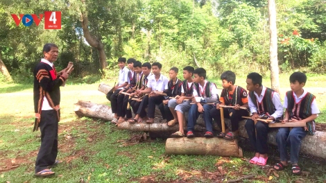 Bảo tồn văn hoá truyền thống của người Ê Đê thông qua các lớp dạy đánh chiêng cho thanh thiếu niên