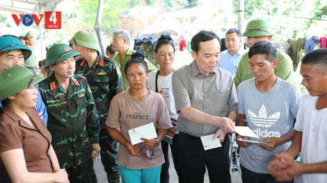 Phó Thủ tướng Trần Lưu Quang kiểm tra việc khắc phục hậu quả lũ quét tại Mường Pồn (Điện Biên)