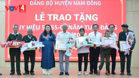 NAM DÔNG: 17 ĐẢNG VIÊN BƠƠN CHER HUY HIỆU ĐẢNG G’LUH 02/2024