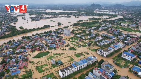 Thành phố Thái Nguyên ngập trong nước lũ, khẩn cấp di dời dân