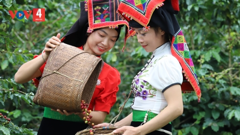 PỈ NOỌNG NHÌNH SƠN LA KHẢM KHỎ, XÉNG KHỬN HẾT CHÀU 