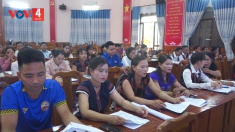 PÂN ĐIL ĐÔNG GIANG TR’THI “CHẤC NĂL LUẬT ZÊL, CHA GROONG TR’VAY TR’LIN COH PR’LOỌNG ĐONG”