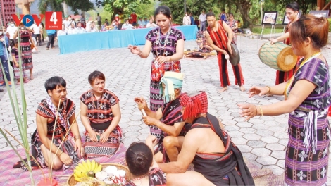 CHR’NĂP ÂNG BH’RỢ BHUÔIH ZÈNG TÀ ÔI