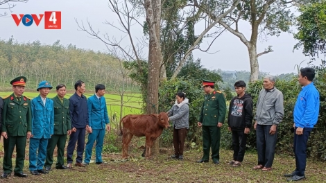 QUẢNG BÌNH: ĐOỌNG C’ROÓC LÂNG BH’RỢ BHRỢ CHA ZOOI PR’LOỌNG ĐONG ZR’NĂH K’ĐHAP VÊY ĐHA ĐHÂM C’MOR LƯỚT NHẬP NGŨ
