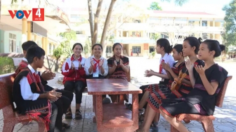 P’TOO PA CHOOM  VĂN HOÁ TY CHR’NĂP: P’TÊÊT PA DƯR VĂN HOÁ ACOON COH TƠỢ TRƯỜNG HỌC