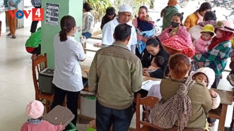 TÂY GIAG: TIÊM PA XOỌNG, PA LƯCH ĐỘNG HA P’NIÊN CĂH ƠY TIÊM VĂC XIN CHA GROONG PR’LUH A DUUC