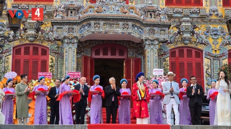 TRIỂN LÃM TRANH ÂNG BHUA HÀM NGHI ĐHỊ ĐẠI NỘI HUẾ