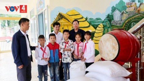 HỌC SINH MANUYH ACOON COH ĂT BÁN TRÚ, NỘI TRÚ VÊY TA ĐOỌNG 15KG CH’NEH/C’XÊÊ, ĐƯƠI CĂH LÂH 9 C’XÊÊ/C’MOO HỌC