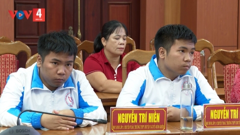 ANH EM SONG SINH XỨ QUẢNG CÙNG ĐOẠT HUY CHƯƠNG VÀNG TOÁN QUỐC TẾ