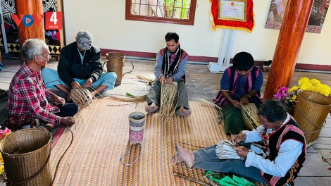 XA NAY T’RUIH OOY BH’RỢ TAANH DZẶC TY CHR’NĂP ÂNG ĐỢ APÊÊ NGHỆ NHÂN T’COOH T’HA COH PHÚ YÊN