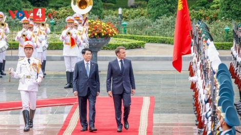 CHỦ TỊCH NƯỚC K’ĐHƠỢNG XAY BH’RỢ ĐƯƠNG HƠNH DEH CẤP NHÀ NƯỚC TỔNG THỐNG PHÁP EMMANUEL MACRON