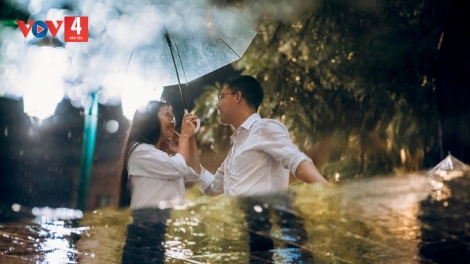 ĐỢI CHỜ TRONG CƠN MƯA