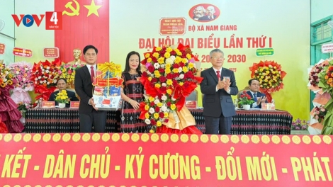 NAM GIANG T’BHLÂNG DƯR VAIH CHR’VAL PA DƯR PA XƠC NHÂM MÂNG ÂNG ZR’LỤ DA DING K’COONG ĐÀ NẴNG