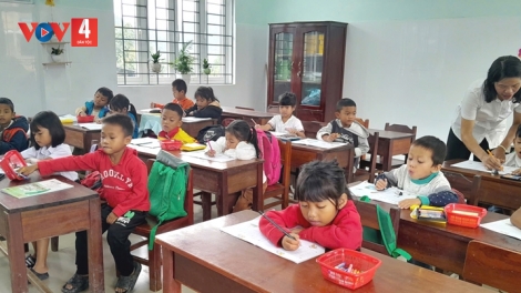 LÂH 1.000 P’NIÊN K’TỨI MANUYH ACOON COH ĐHỊ A LƯỚI BƠƠN HỌC P’RÁ VIỆT L’LĂM BÊL MOOT HỌC LỚP 1