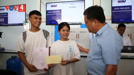 CHỦ TỊCH TỈNH QUẢNG TRỊ HƠNH DEH ANHI TƠỢP  BHRỢ BHA AR TR’PAY DIIC ĐIÊL ĐHỊ CHR’VAL T’MÊÊ