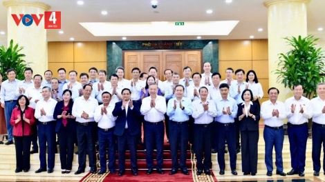 BỘ CHÍNH TRỊ ĐOỌNG BOỌP P’RÁ OOY ĐĂH BH’RỢ RA VĂNG ĐẠI HỘI ĐẢNG BỘ QUỐC HỘI G’LUH TR’NƠỢP