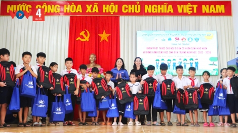 កឹងធើគិតគូរ និងជំនួយកម្លាំងប្អូនៗបានទៅសាលារៀន។