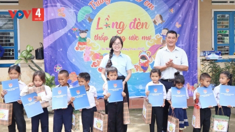 TẾT TRUNG THU LIÊM CHR’NĂP ÂNG APÊÊ P’NIÊN ĐHA RƯT COH K’COONG CH’NGAI