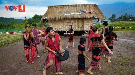 NGƯỜI CON GÁI PA KÔ CON CHÁU BÁC HỒ