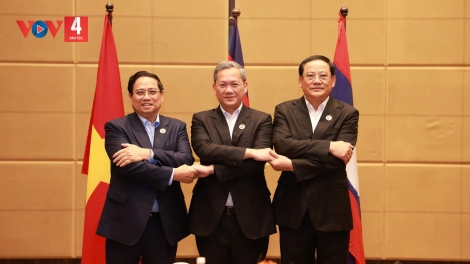 THỦ TƯỚNG PHẠM MINH CHÍNH CHA RA DIU LÂNG BHRỢ BHIỆC LÂNG ANHI THỦ TƯỚNG CAMPUCHIA LÂNG THỦ TƯỚNG LÀO