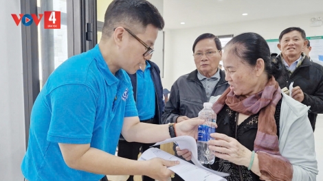          ĐÀ NẴNG: VẬN ĐỘNG GẦN 500 NGƯỜI HƯỞNG LƯƠNG HƯU, TRỢ CẤP BHXH CHUYỂN SANG NHẬN TIỀN QUA TÀI KHOẢN