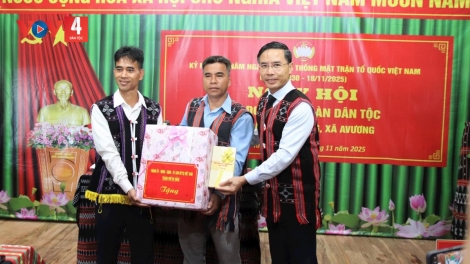 CHỦ TỊCH UBND THÀNH PHỐ ĐÀ NẴNG PHẠM ĐỨC ẤN PÂH T’NGAY ĐẠI ĐOÀN KẾT ĐHỊ CHR’VAL A VƯƠNG