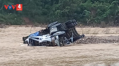 QUẢNG TRỊ: DÂNG 100 CHA NĂC CHƠƠC LÊY MA NƯIH LÁI XE CRÊÊ TUH P’LOONG BÊL Z’LÂH POONG ĐỆ