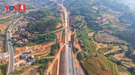 Hết đảy pjót kha tàng luông pây khoái tứ tu ái Hữu Nghị thâng Chi Lăng, sảnh Lạng Sơn